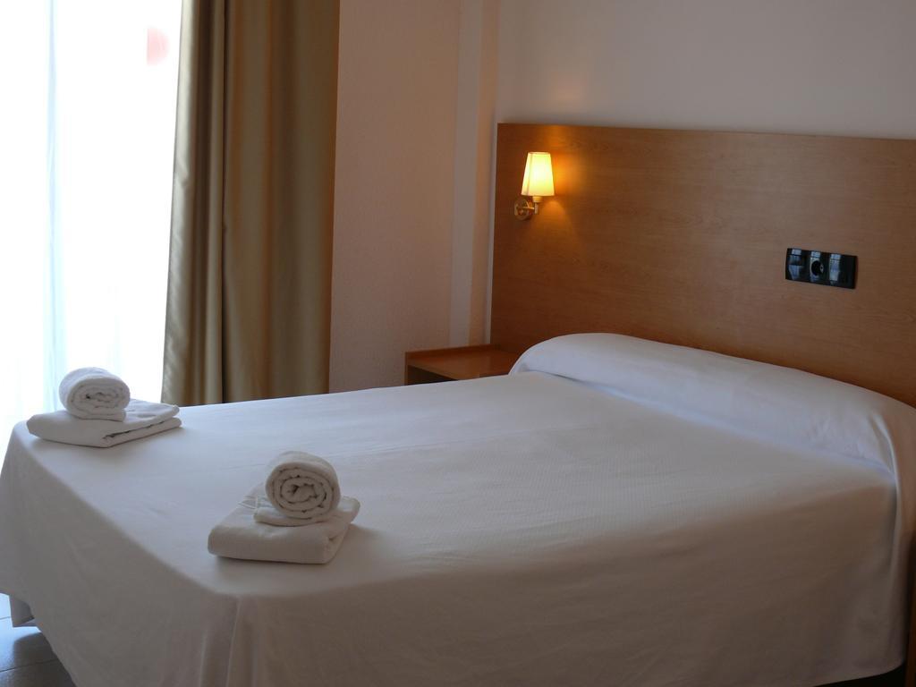 Bay Hotel Roses Værelse billede